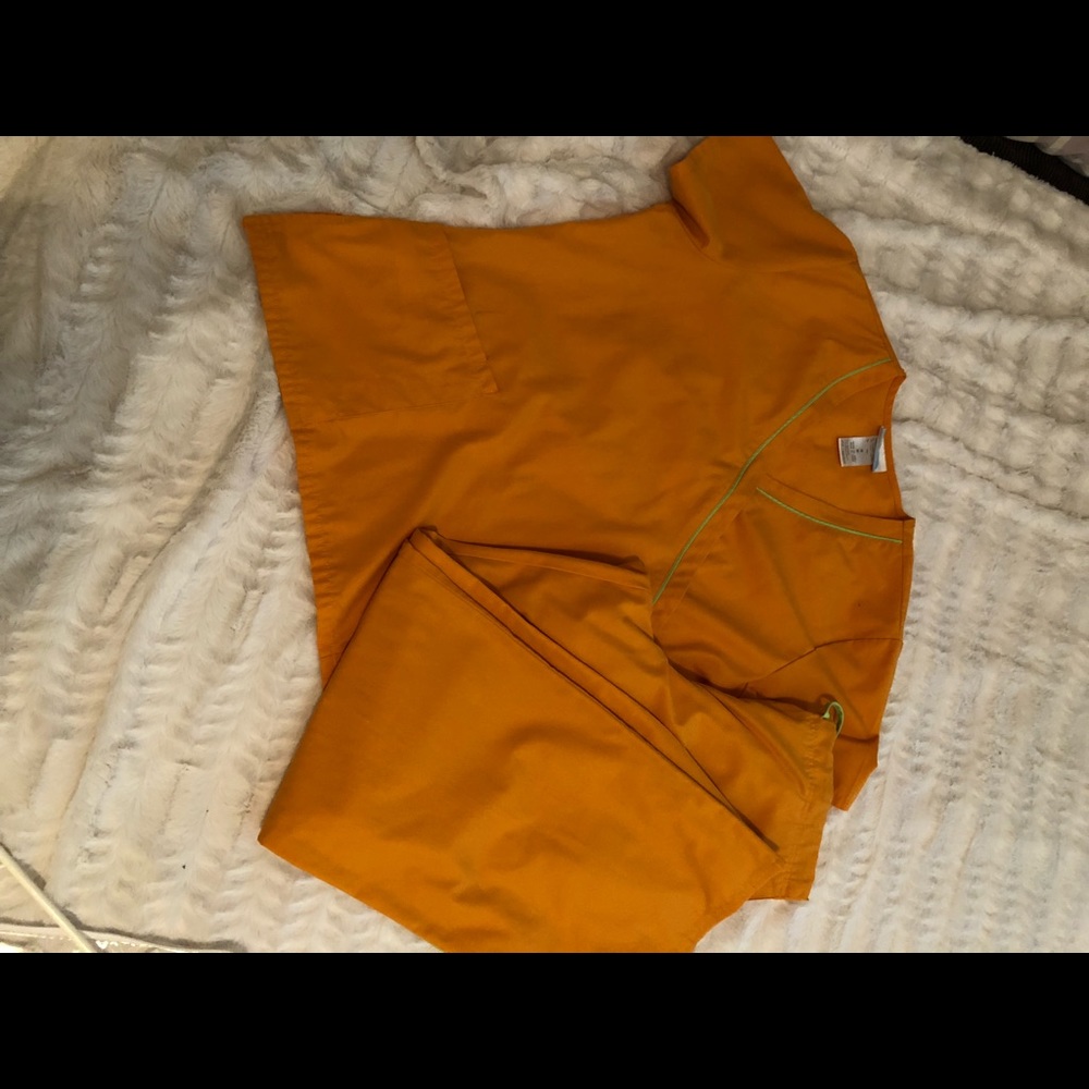 Nursing scrubs, great condition🎃👻